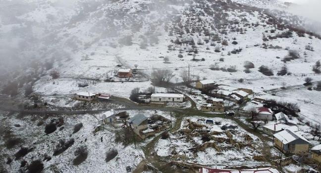 Hava bir anda soğudu, zirvelere kar yağdı