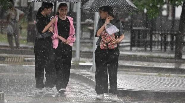 Kuvvetli yağış uyarısı! Meteoroloji saat verdi