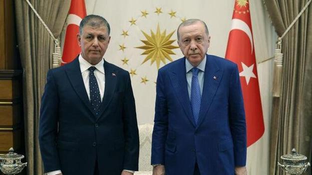 SON DAKİKA: İzmir Belediye Başkanı Cemil Tugay AK Parti'ye geçti! Tugay'a AK Parti rozetini Cumhurbaşkanı Erdoğan taktı