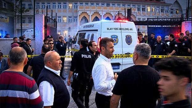 ESENYURT SEZAİ KARAKOÇ ANADOLU LİSESİ'NDE BIÇAKLI SALDIRI | Yaralı öğrenciler var! İşte olayın detayları