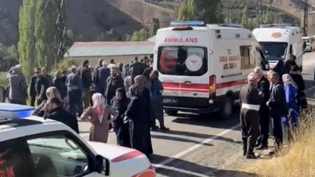 İki araç kafa kafaya çarpıştı 2 yaşındaki çocuk hayatını kaybetti