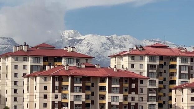 Yüksekova'da soğuk hava etkili oldu Cilo Dağları beyaza büründü