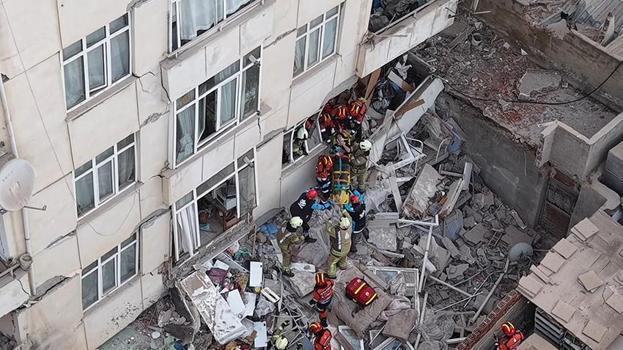 Maltepe'de 7 katlı binada çökme! Arama kurtarma çalışmaları sürüyor