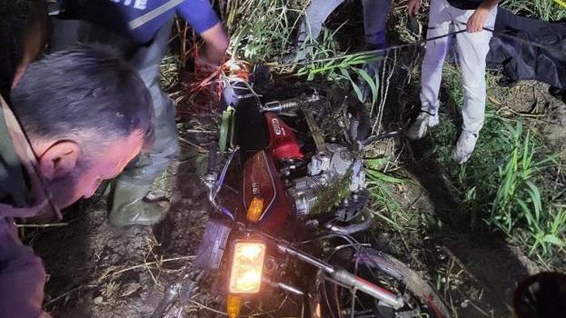 Motosiklet göle uçtu 1 kişi hayatını kaybetti
