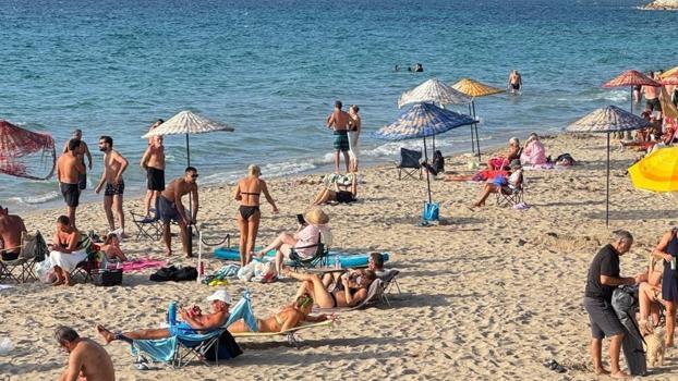 Ekim güneşi deniz keyfini uzattı! Sahillere akın ettiler