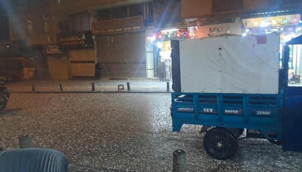 Kilis'te dolu aniden bastırdı, yollar beyaza büründü