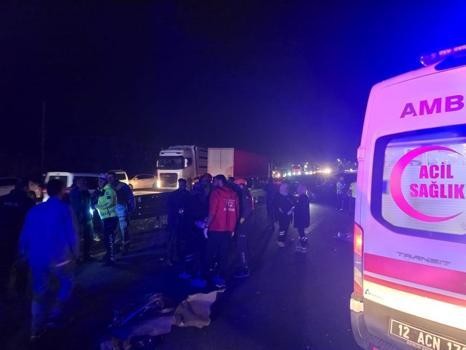 Bingöl'de otomobil bariyere çarptı! 2 kişi öldü, 2 yaralı var