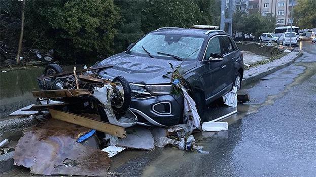 Selin vurduğu Ayazağa’da hasar, gün ağarınca ortaya çıktı