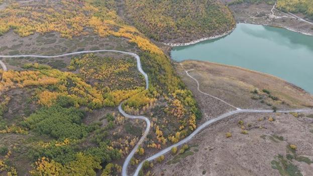 Manzarayı görmek için Bitlis'e akın ediyorlar! Nemrut Krater Gölü sonbaharda renk değiştirdi