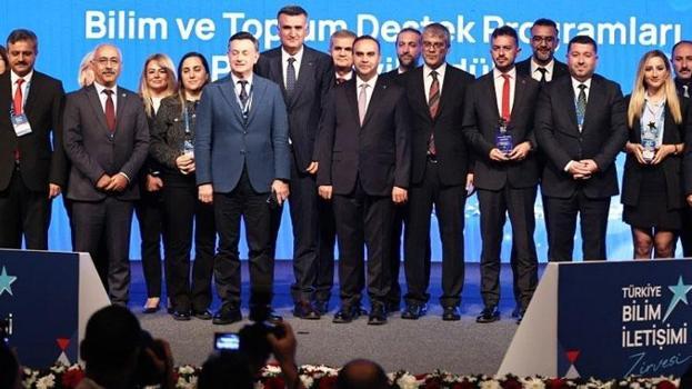 İlk Türkiye Bilim İletişimi Zirvesi düzenlendi! Bakan Kacır: Bilim insanlarımızla, gençlerimizle el ele çalışmaya devam edeceğiz