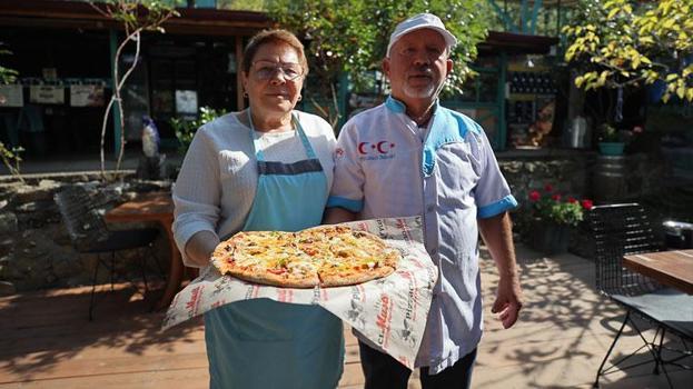 İsveç'ten Çorum'a dönen emekli çiftin köylerine açtığı restoran yoğun rağbet görüyor