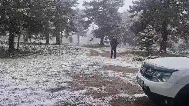 Yılın ilk karı yağdı! Her yer beyaza büründü