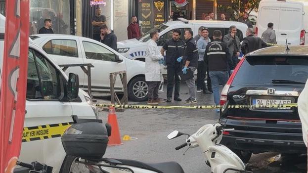 Park halindeki otomobile silahlı saldırı düzenlendi 1 kişi hayatını kaybetti