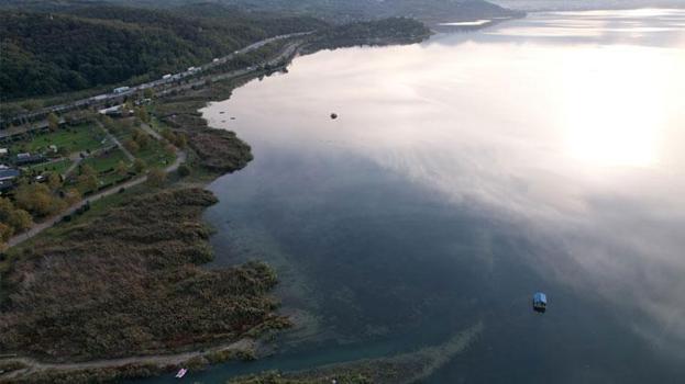 Sapanca Gölü'nde bir tarafta afet, bir tarafta bereket! Kuraklığı ardından son iki yılın en yüksek su seviyesi