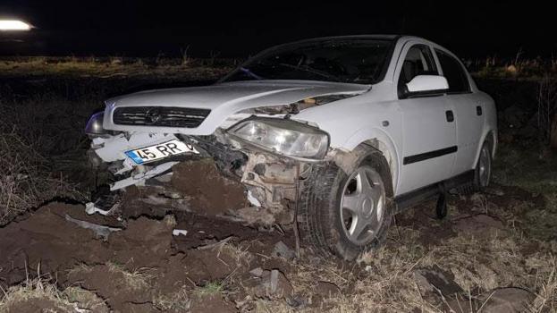 Şarampole devrilen otomobildeki 3 kişi yaralandı