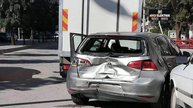 4 aracın karıştığı zincirleme trafik kazasında 3 kişi yaralandı