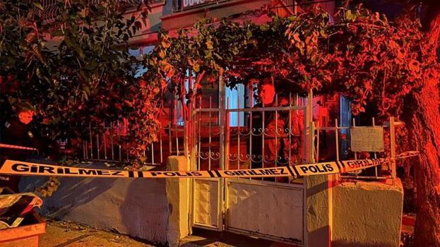 3 katlı binanın zemininin çökmesiyle 40 kişi tahliye edildi