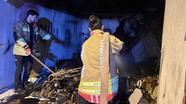 Kaporta dükkanındaki yangında 4 araç küle döndü