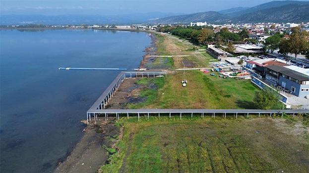 Yağış rekoru kırıldı, göl yine de çekildi! Vatandaşlardan 'çatlak' iddiası