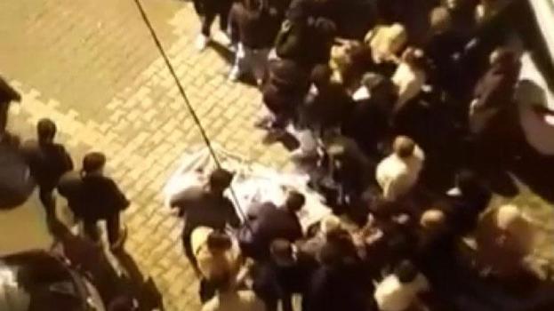 Aracını park ederken fren yerine gaza basınca yayaya çarptı