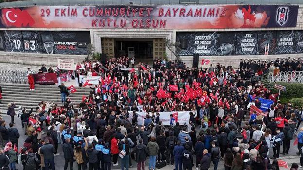 Beşiktaş Kaymakamlığı ve Beşiktaş Kulübü Cumhuriyet yürüyüşü düzenledi!