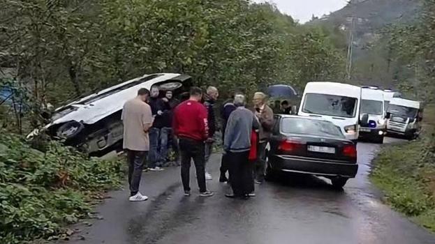 Giresun’da öğrenci servisi ile otomobil çarpıştı