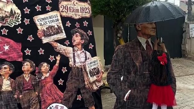 Görenlerin gözleri doldu! 2’nci sınıf öğrencisi Meryem'in yaptığı hareket görenlerin yüreğini ısıttı