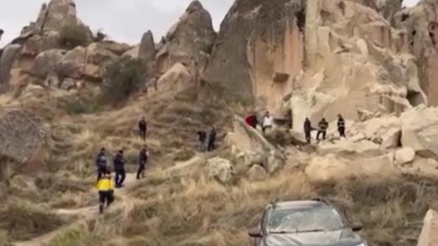 Kapadokya'da peribacası çöktü: Ölü ve yaralılar var