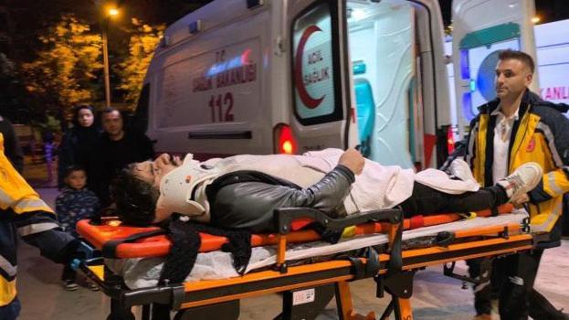 Motosiklette bulunan 2 kardeş otomobille çarpıştı