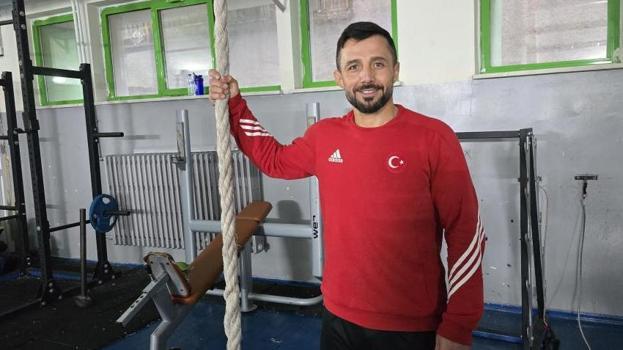 Yozgat'ta 37 yaşında yaptı! Öğrencileri hazırladı, dünya üçüncüsü oldu