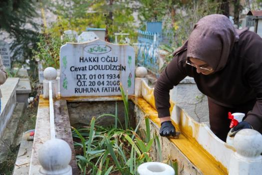 Gümüşhane'de yürekleri ısıtan iyilik hareketi: Silinen mezar taşlarını tek tek yeniledi!
