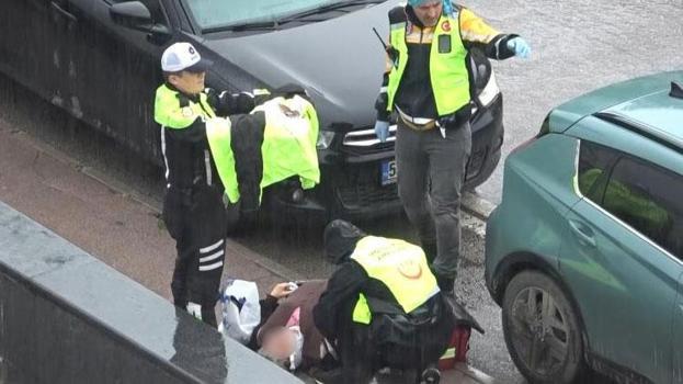 Polisin kazada yaralanan kadına yardımı yürekleri ısıttı