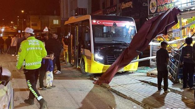 Freni boşalan özel halk minibüsü dehşet saçtı