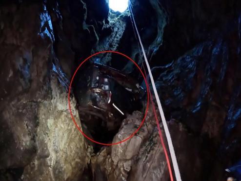 Ünlü fenomen Antalya'da mağarada buldu: Görünce tüyleri ürperdi! Kadın cüzdanı ele verdi