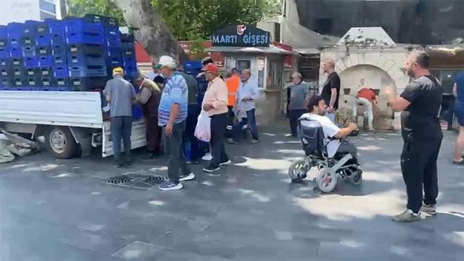 Tam 4 ton bedava dağıttı! Halde alıcı bulamadı, 5 liradan satmak istemedi, vatandaşı sevindirdi