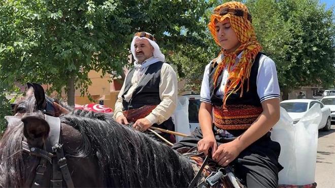 Diyarbakır'ın kavurucu sıcağında 46 yıldır bu işi yapıyor! Fiyatı sabit 75 lira