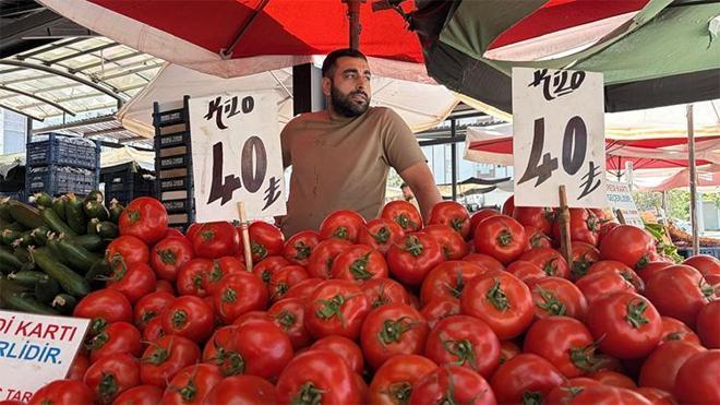 Kayseri'de semt pazarlarındaki fiyatlar yüz güldürüyor: Biber 50, domates 40, salatalık ve patlıcan 3 kilosu 100 TL