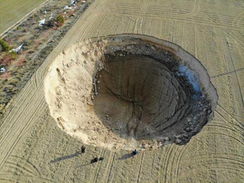 Yağışlar yüz güldürse de yeraltı suyu hızla düşmeye devam ediyor: Konya'daki Obruk sayısı 704'e ulaştı!