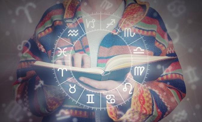 Yengeç burcu hoşlandığını nasıl belli eder? Yengeç burcu kadını aşık olursa ne yapar?