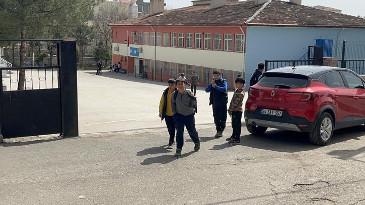 Sınıfta temizlik malzemeleri karıştırılınca gaz açığa çıktı; 16 öğrenci hastanelik oldu