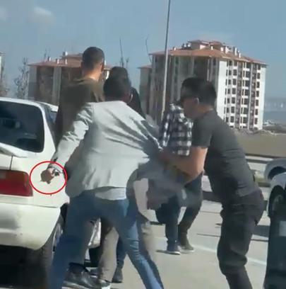 Trafikte bıçaklı kavga kamerada