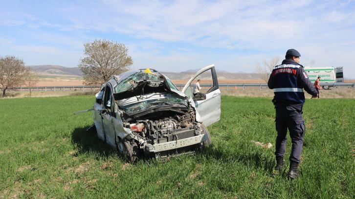 Antalya'dan Yozgat'a oy kullanmaya giden aile kaza yaptı: 1 ölü, 2 yaralı