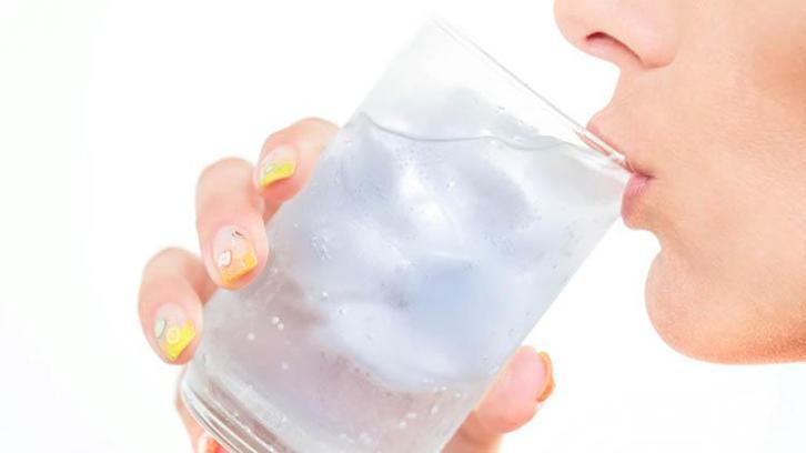 Yaz aylarında buz gibi soğuk su içmemeniz için 7 neden!