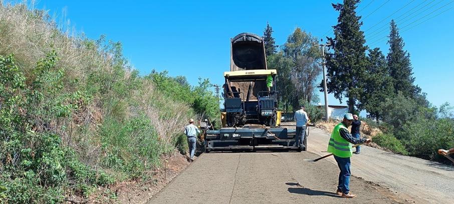 Karacasu'da yol yapım ve yenileme çalışması