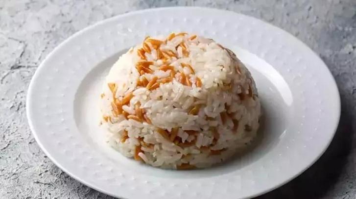 Lapa olan pirinç pilavını 5 dakikada tane tane yapan yöntem