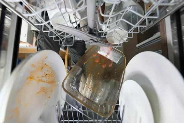 Bulaşık makinesi temizlemiyorsa nedeni bu olabilir - Makineden pırıl pırıl çıkmasını istiyorsanız işte püf noktalar