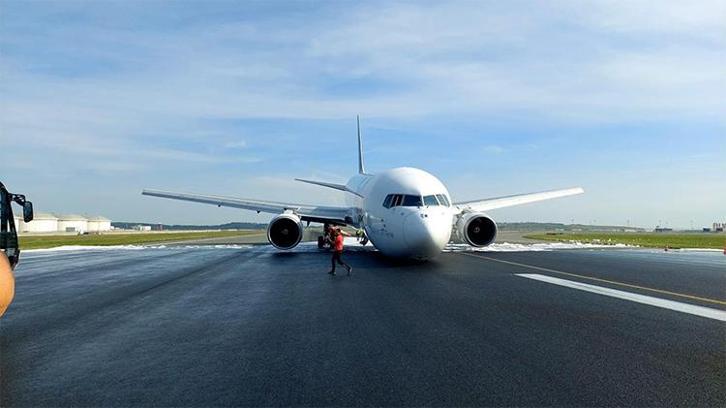 İstanbul Havalimanı'nda kargo uçağı gövdesi üzerine iniş yaptı