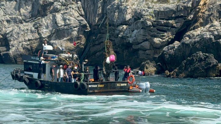 Amasra'da hayalet ağlar denizden çıkartıldı