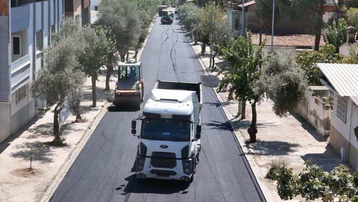 Aydın'da sıcak asfalt serimi çalışmaları sürüyor