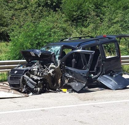 Giresun'da hafif ticari araç ile otomobil çarpıştı: 9 yaralı